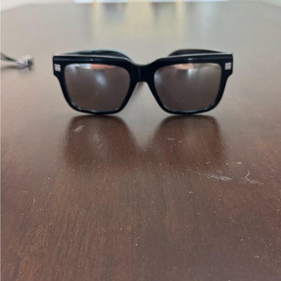 COPY - Givenchy Black Sunglasses - Picture 5 of 9